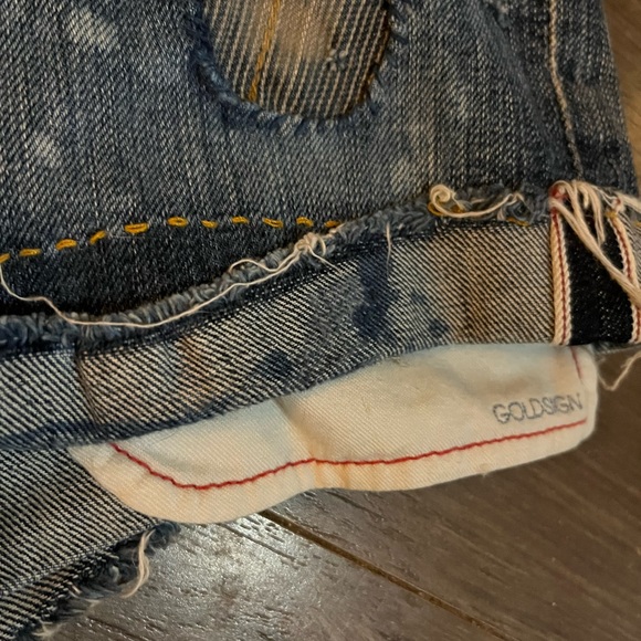 Goldsign cutoff shorts in distressed wash size 27 - Picture 4 of 10